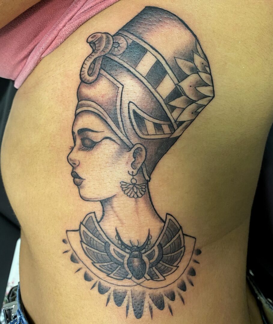 A woman with an egyptian headdress on her head.